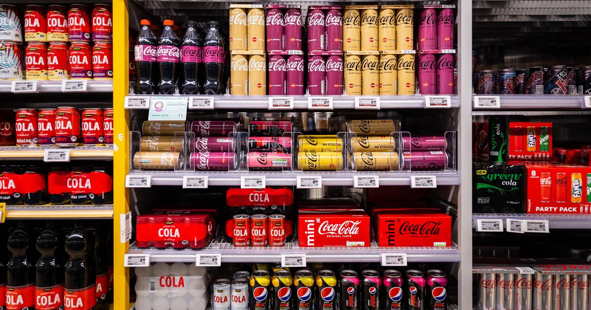 A bottle of cola is 50 cents more expensive in the Netherlands, but bread is cheaper again: ‘We are addicted to offers’