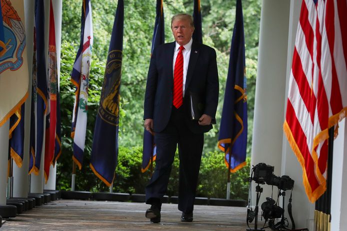 De Amerikaanse president Donald Trump verliet de persconferentie abrupt na een confrontatie met een journaliste.