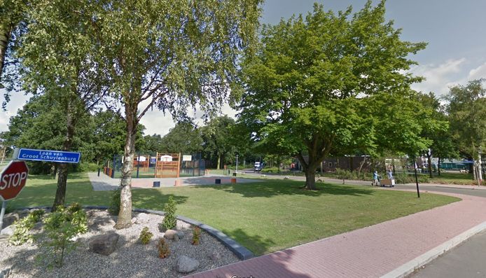 Met veel groen, een Cruyff-court, brasserie en een supermarkt is Groot Schuylenburg aantrekkelijk om even te bezoeken. Normaal zijn mensen meer dan welkom, maar nu even niet, laat 's Heeren Loo weten.