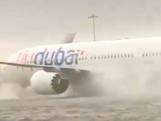Des avions luttent contre les inondations à l'aéroport de Dubaï