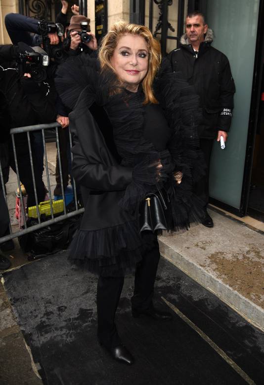 Vente st laurent deneuve sale