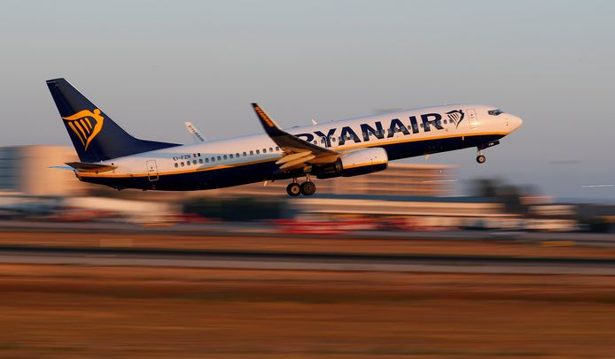 A Ryanair airplane takes off from the airport in Palma de Mallorca, Spain, July 29, 2018. Picture taken July 29, 2018.  REUTERS/Paul Hanna