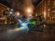 Groene deelscooter in de as gelegd in Deventer wijk Keizerslanden