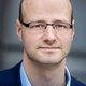 May strompelt van het ene zwaktebod naar het andere