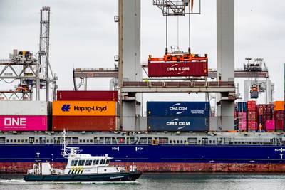 Meer dan 4.700 kilo cocaïne onderschept bij controle in Rotterdamse haven, ook tientallen aanhoudingen