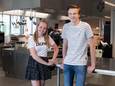 VMBO-leerlingen Sanne Willemsen en Timo Hacken van het Mondial College krijgen woensdag pas de uitslag van hun examen te horen