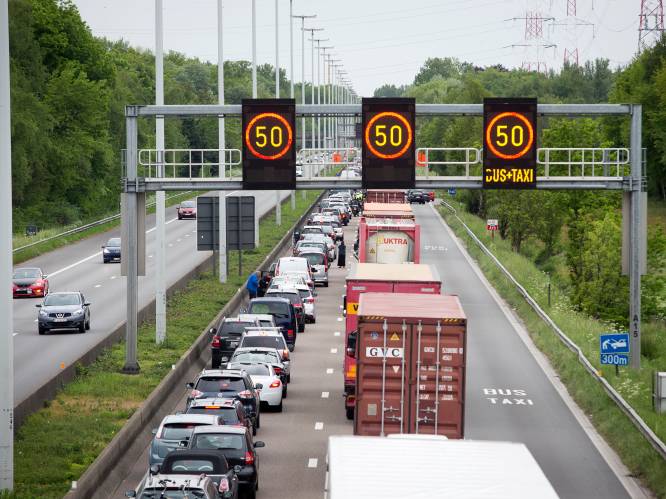 40 minuten file op E313 naar Antwerpen door ongeval bij Geel-Oost