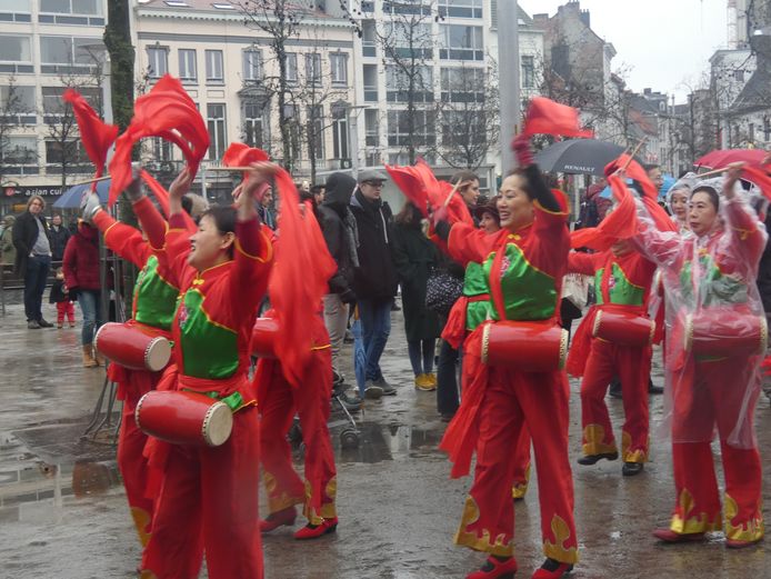 Chinees nieuwjaar trekt door Antwerpen.