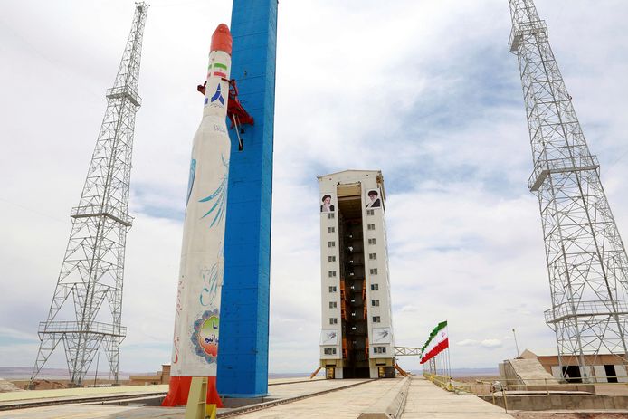 De Simorgh raket zou binnen enkele dagen de Iraanse satellieten in de lucht moeten schieten.