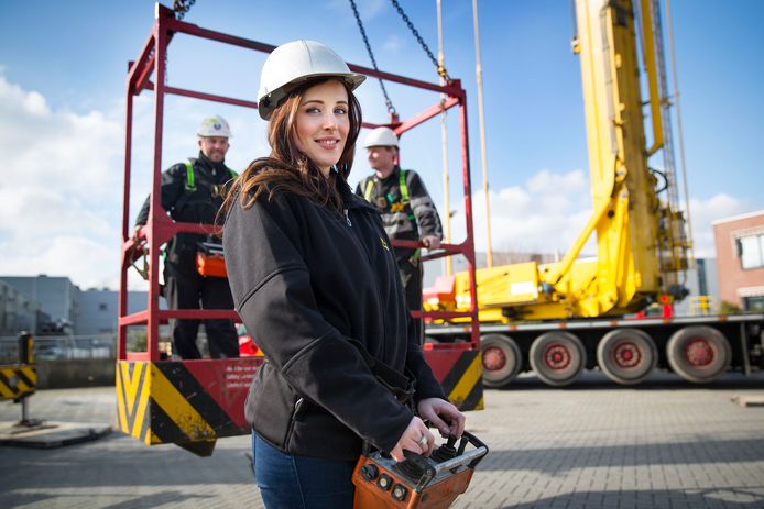 Jessica Bruintjes (25), manager en kraanmachinist bij RKB Kraanverhuur.