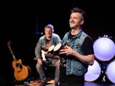Kasper van Kooten combineert zelfportret en muziekgeschiedenis in theater