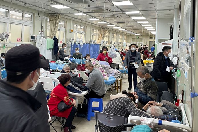 Ziekenhuizen in Chinia zijn overweldigd door de corona-uitbraak, zoals hier in Shanghai. (04/01/23)
