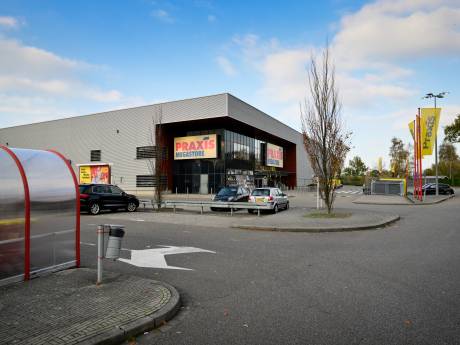 Caravans, auto’s, meubelen of keukens, maar géén supermarkt in de oude Praxis in Enschede
