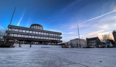 De zwerver met de kapotte broek blaast zijn laatste adem uit