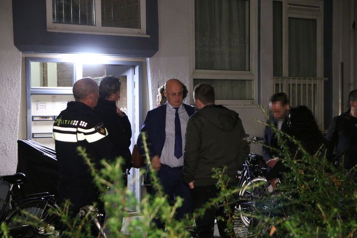 Demissionair minister Ferdinand Grapperhaus heeft de woning bezocht waar eerder vanavond een instap is geweest door het arrestatieteam.