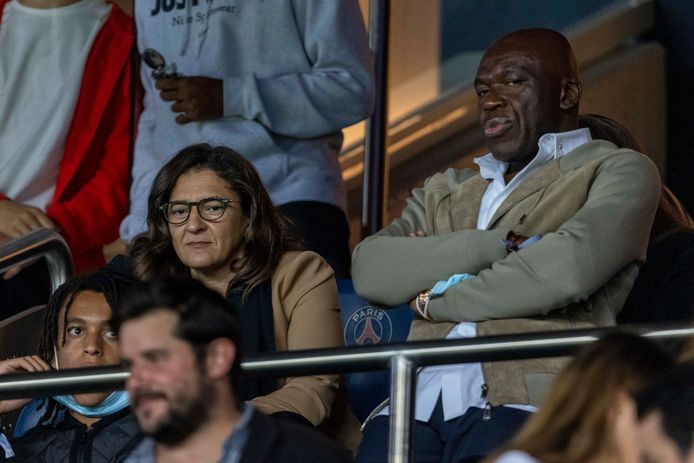 Mama Fayza en papa Wilfried in de tribune van PSG.