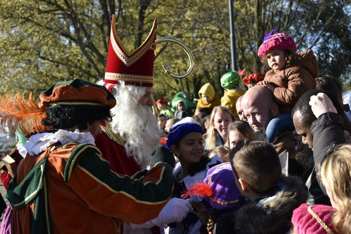 Hij Komt, Hij Komt: Zo Viert De Rotterdamse Regio Sinterklaas |  Sinterklaasintocht Hellevoetsluis | Ad.Nl