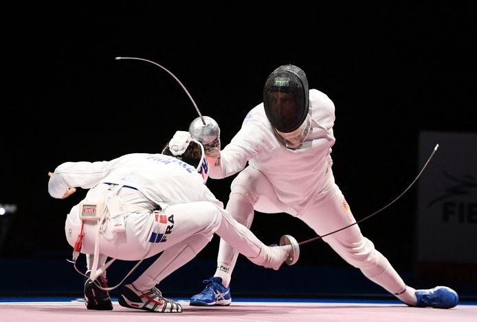 Bas Veronene (kanan) pada pertandingan terakhirnya kalah dalam pertandingannya di Olimpiade Tokyo melawan pemain Prancis Romain Cannon, yang menjadi juara Olimpiade.