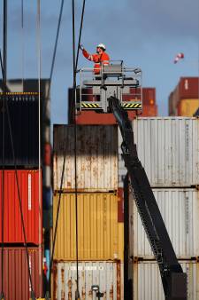 Rotterdamse haven draait beter dan verwacht, omdat we opeens heel veel spullen kopen