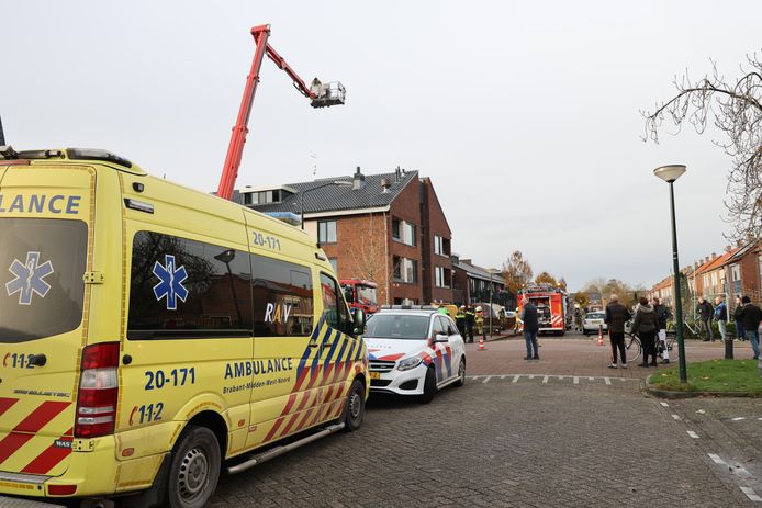 In een woonzorgcentrum in Wijk en Aalburg is vrijdagochtend brand uitgebroken. Het pand is ontruimd.