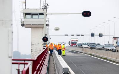 Video: zo verloopt de grote renovatie van de Haringvlietbrug
