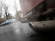 Oude dieselauto’s en vervuilende brommers komen centrum Den Haag straks niet meer in