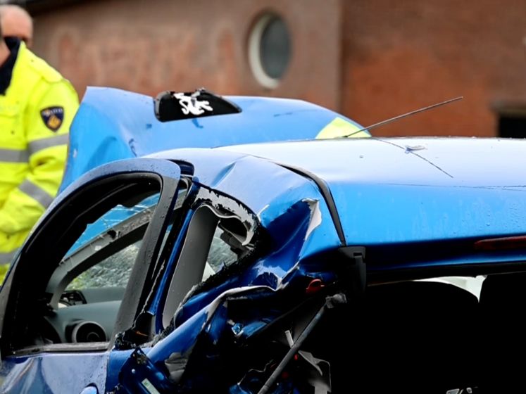 Drie auto's betrokken bij ongeluk A59, twee kinderen en een persoon naar ziekenhuis