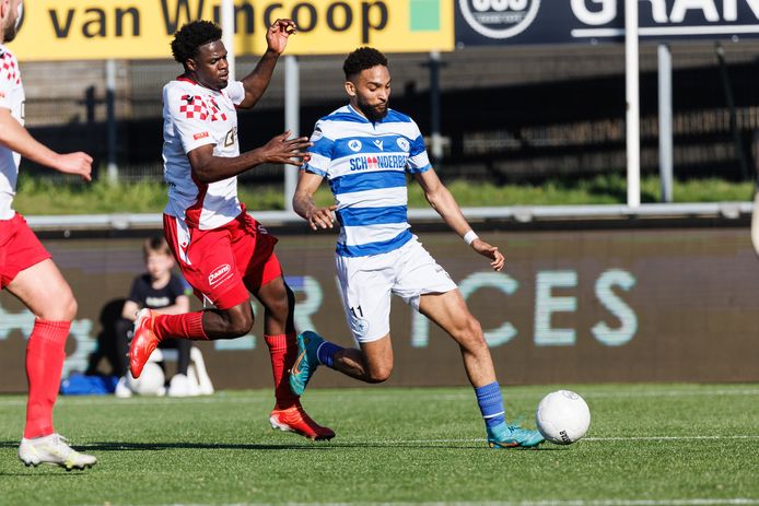 Danël da Silva Mendes (links) ontbreekt bij Kozakken Boys vanwege een schorsing.