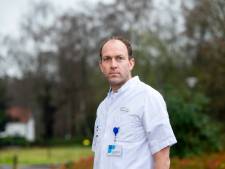 Zorgen bij ic-arts Rijnstate: ‘Ontzettend spannend of omikron voor nieuwe piek gaat zorgen’