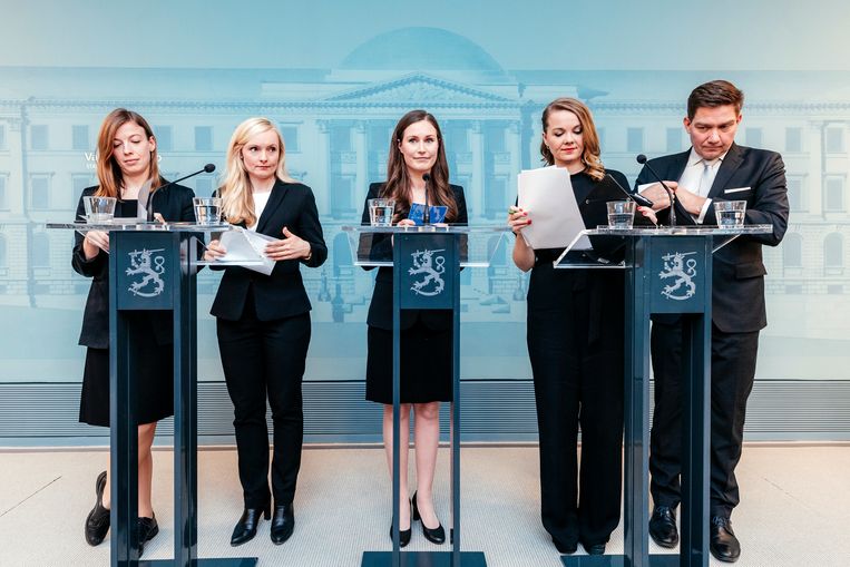 Het nieuwe Finse kabinet geeft een persconferentie in Helsinki. Beeld NurPhoto via Getty Images