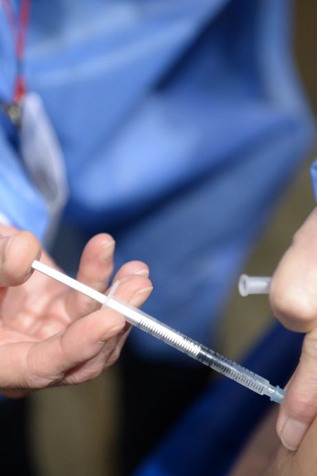 Obligation vaccinale des soignants: la CSC dépose un préavis de grève
