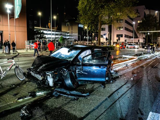 Ravage na ongeval op Spoorlaan in Tilburg: automobilist (34) onder invloed van alcohol en reed door rood