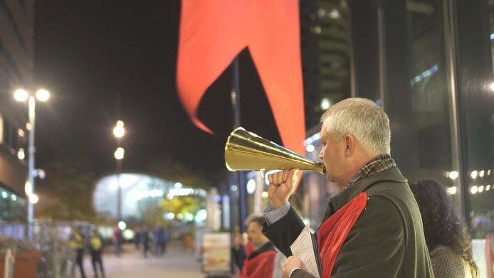 Hugo Bos voert acte bij de bios in Arnhem.