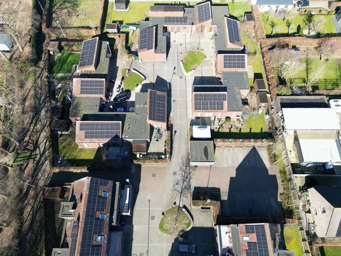 Op de daken van woningen van Zonnige Kempen liggen inmiddels al bijna 1.000 zonnepanelen.