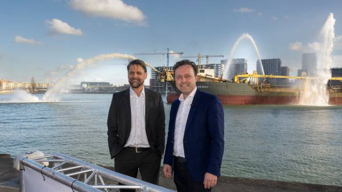 Van een saai stuk water naar nieuw stuk stad: demping Rijnhaven is begonnen