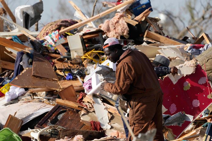La tornade a fait au moins 23 morts.