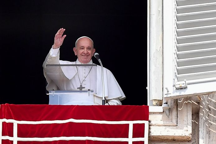 Paus Franciscus begroette rond 12.30 uur de gelovigen aan het Sint-Pietersplein.