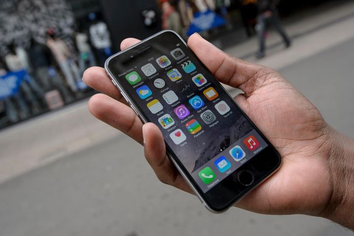Europese groepsvordering van Test Aankoop tegen Apple: “iPhones bewust trager gemaakt” | Consument | hln.be