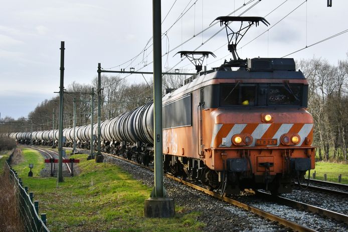 Als de Noordtak er komt sluit deze aan ergens op de bestaande spoorlijn tussen Hengelo en Oldenzaal om vervolgens de Duitse grens over te steken.