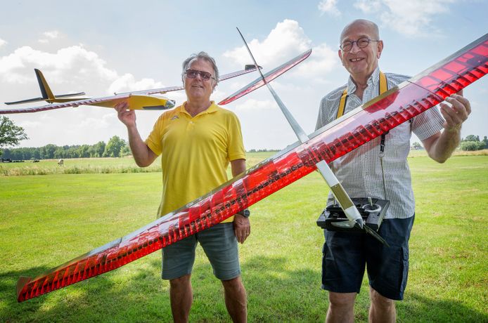 Met het modelvliegtuig de achterna: 'De kunst zo lang mogelijk in de lucht te blijven zonder | Nieuws uit de gemeente Goirle | bd.nl