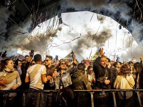 Nederlanders met grote groepen de grens over om te feesten: ‘Ik ben gevaccineerd’