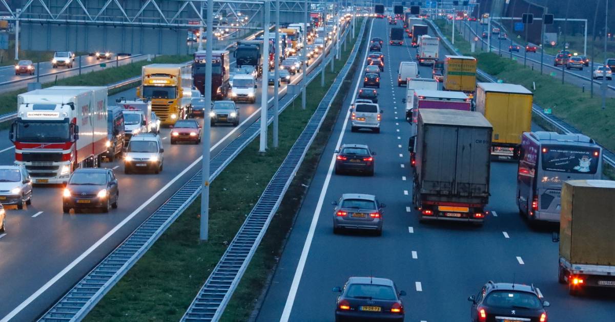 Vier auto's botsen op A2 bij Zaltbommel Bommelerwaard bd.nl