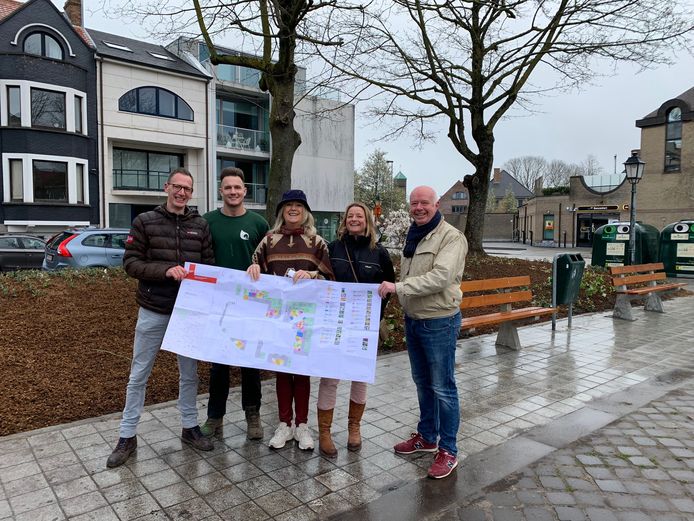 Het Gaston Roelandtsplein in Assebroek is vernieuwd.