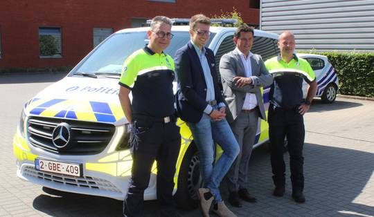 De ‘eeuwige plaatsvervangende’ korpschef: hoe burgemeesters de lokale politie in hun greep proberen te houden