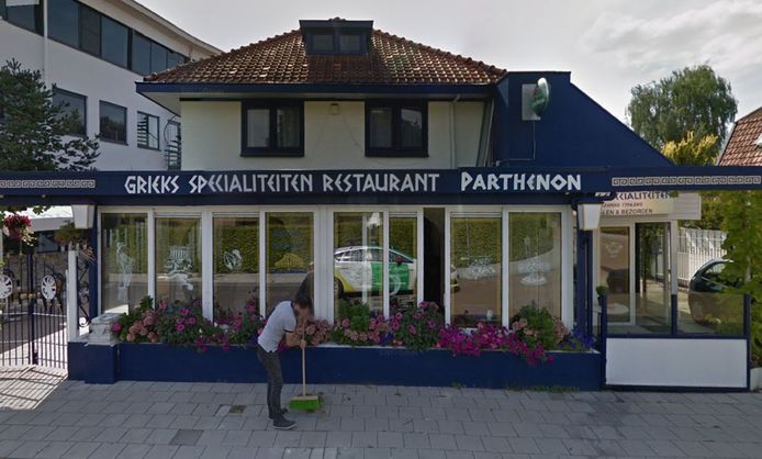 Het pand naast het voormalige OAD-pand aan de Burgemeester Van der Borchstraat in Holten, waar het Grieks restaurant onderdak wilde vinden.