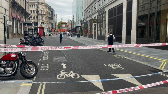 Twee agenten neergestoken in Londen.
