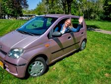 Lisanne (31) rijdt in een ‘rozig blikkie’, maar heeft ook een compleet tegenovergesteld voertuig