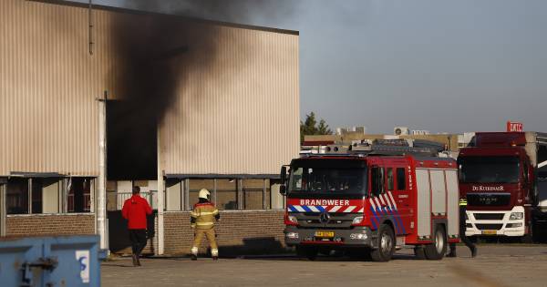 Flinke rookontwikkeling door brandende pallet in Katwijk: KATWIJK