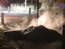Stapel autobanden in brand op beruchte kruising in Veen