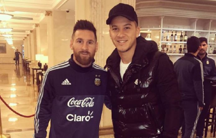 Lionel Messi met 'fan' Driussi.